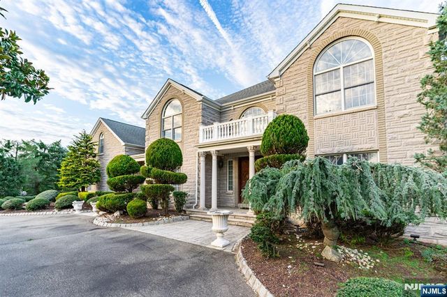 3 Topaz Court, Marlboro, NJ 07746