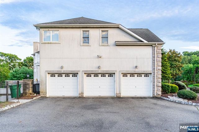 3 Topaz Court, Marlboro, NJ 07746