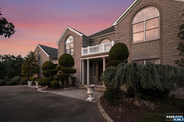 3 Topaz Court, Marlboro, NJ 07746