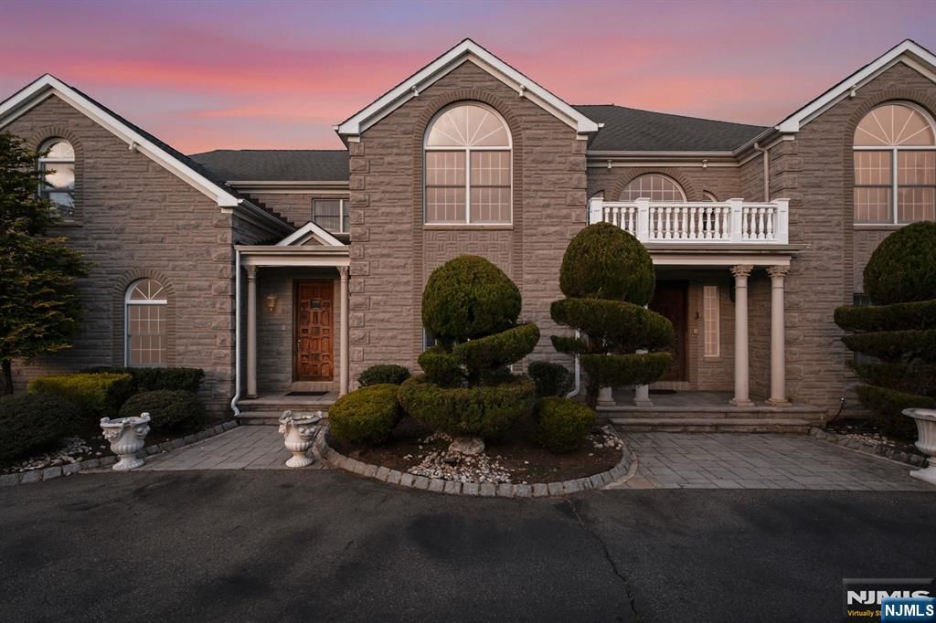 3 Topaz Court, Marlboro, NJ 07746