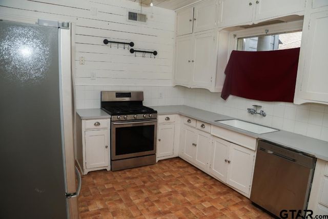 628 Troup, Tyler, TX 75701