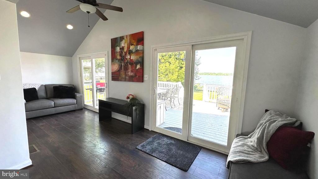 Image 13 of property listing at 3906 GLENHURST RD, Baltimore, MD 21222