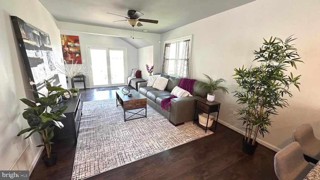Image 15 of property listing at 3906 GLENHURST RD, Baltimore, MD 21222