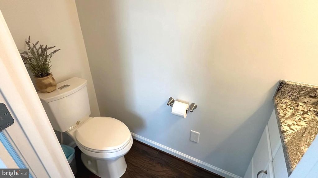 Image 18 of property listing at 3906 GLENHURST RD, Baltimore, MD 21222