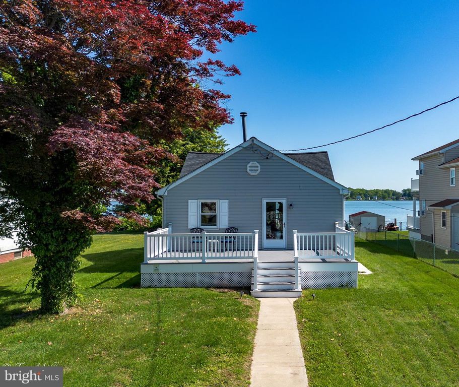 Image 2 of property listing at 3906 GLENHURST RD, Baltimore, MD 21222