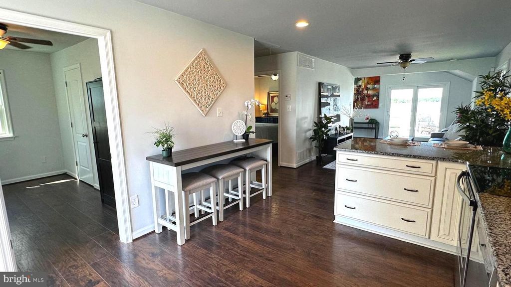 Image 6 of property listing at 3906 GLENHURST RD, Baltimore, MD 21222