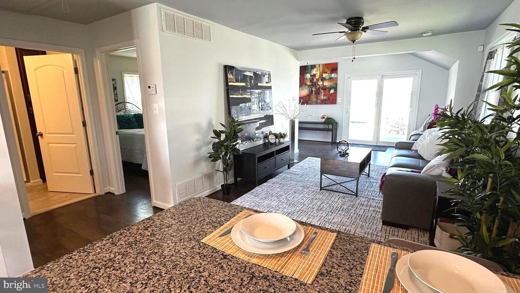 Image 8 of property listing at 3906 GLENHURST RD, Baltimore, MD 21222