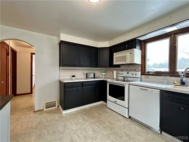 525 East Stenzil Street, North Tonawanda, NY 14120