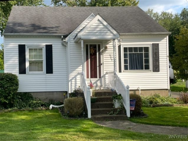 525 East Stenzil Street, North Tonawanda, NY 14120