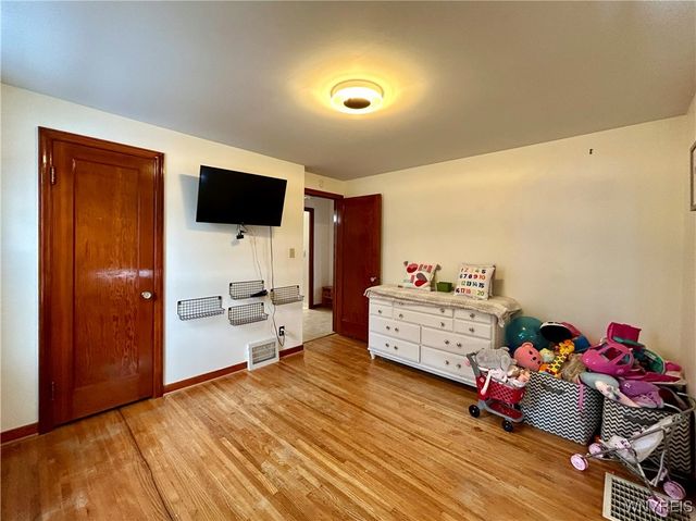 525 East Stenzil Street, North Tonawanda, NY 14120