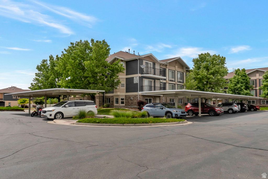 Image 1 of property listing at 117 E CALBOURNE LN #I-2, Sandy, UT 84070