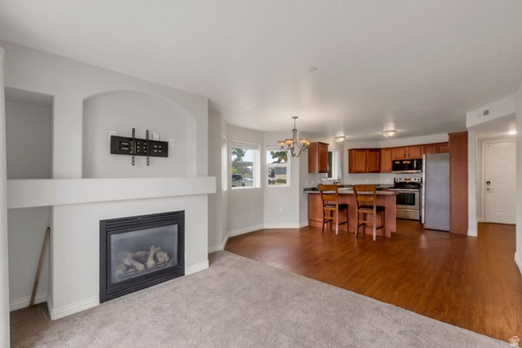 Image 2 of property listing at 117 E CALBOURNE LN #I-2, Sandy, UT 84070