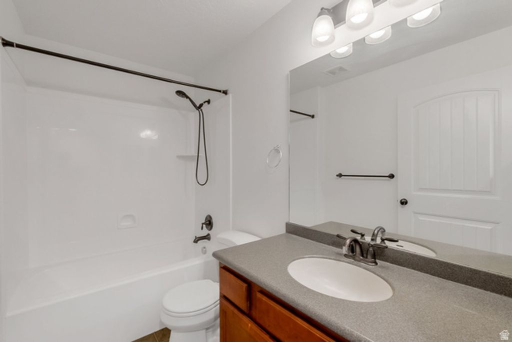 Image 13 of property listing at 117 E CALBOURNE LN #I-2, Sandy, UT 84070