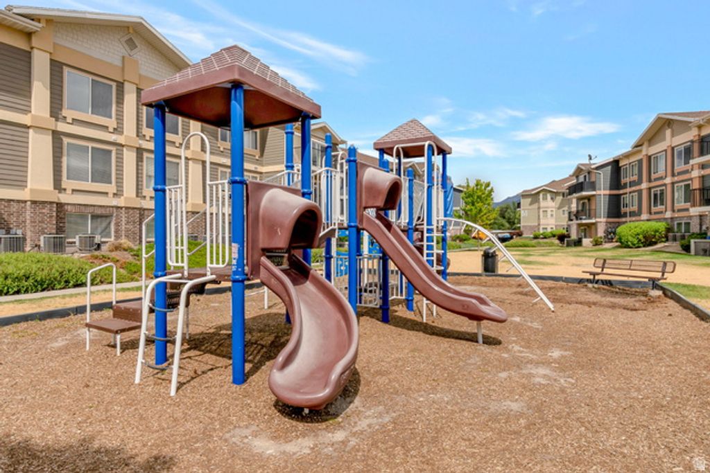 Image 18 of property listing at 117 E CALBOURNE LN #I-2, Sandy, UT 84070