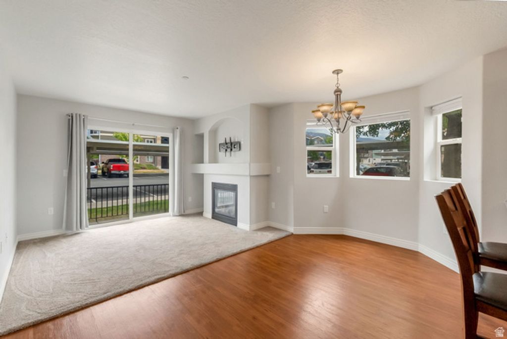 Image 3 of property listing at 117 E CALBOURNE LN #I-2, Sandy, UT 84070