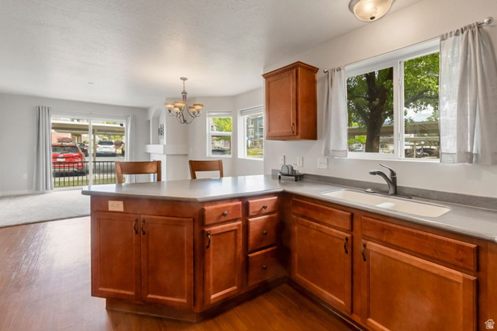 Image 4 of property listing at 117 E CALBOURNE LN #I-2, Sandy, UT 84070
