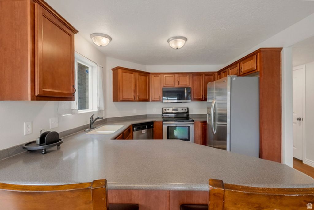 Image 7 of property listing at 117 E CALBOURNE LN #I-2, Sandy, UT 84070