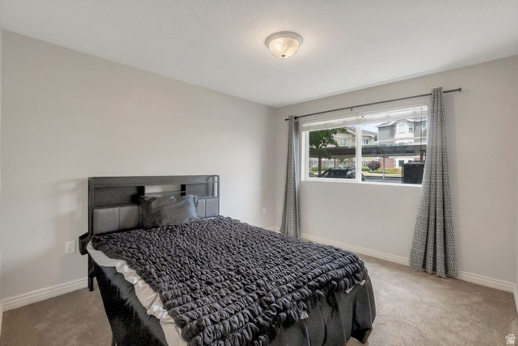 Image 10 of property listing at 117 E CALBOURNE LN #I-2, Sandy, UT 84070