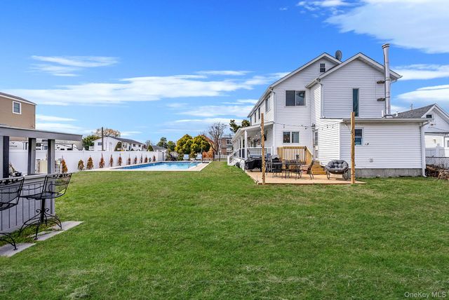 794 Pecan Street, Lindenhurst, NY 11757