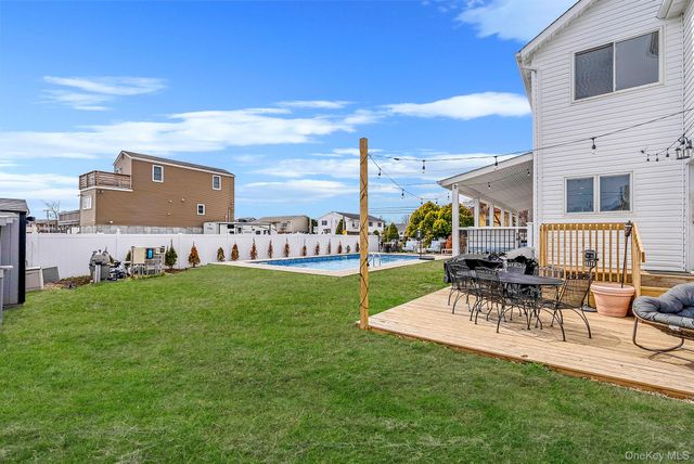 794 Pecan Street, Lindenhurst, NY 11757