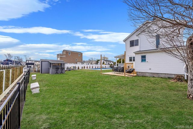 794 Pecan Street, Lindenhurst, NY 11757