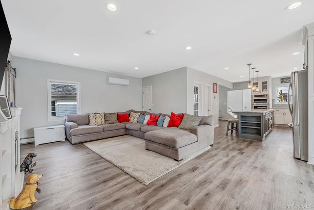 794 Pecan Street, Lindenhurst, NY 11757