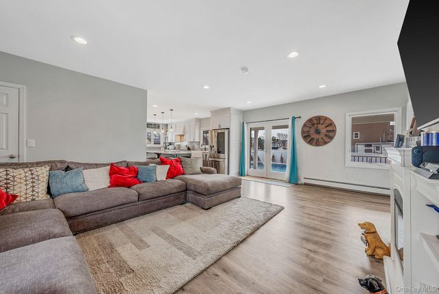 794 Pecan Street, Lindenhurst, NY 11757