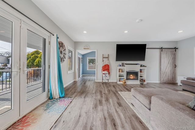 794 Pecan Street, Lindenhurst, NY 11757