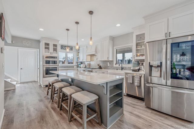 794 Pecan Street, Lindenhurst, NY 11757