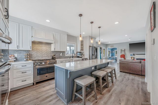 794 Pecan Street, Lindenhurst, NY 11757