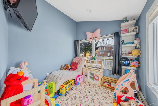 794 Pecan Street, Lindenhurst, NY 11757