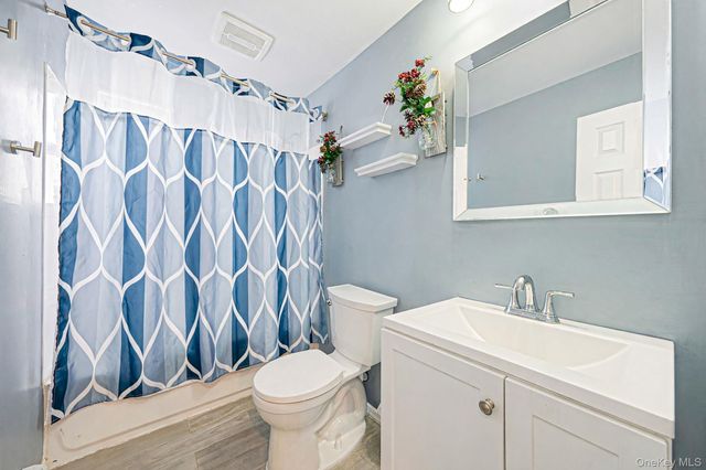 794 Pecan Street, Lindenhurst, NY 11757