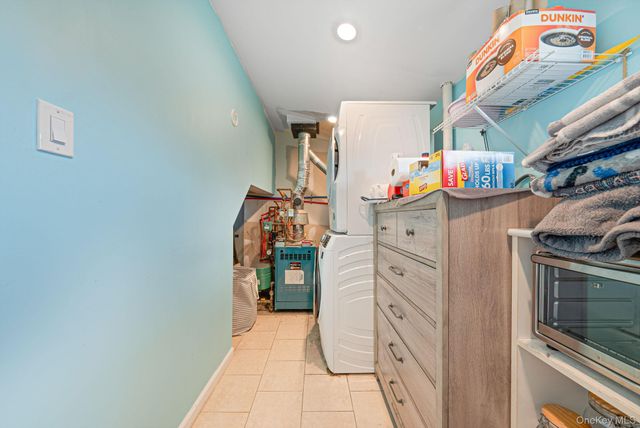 794 Pecan Street, Lindenhurst, NY 11757