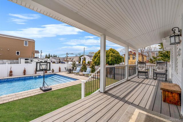 794 Pecan Street, Lindenhurst, NY 11757