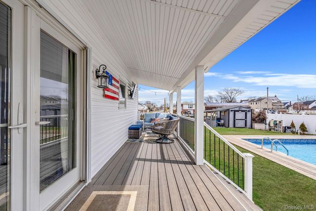 794 Pecan Street, Lindenhurst, NY 11757