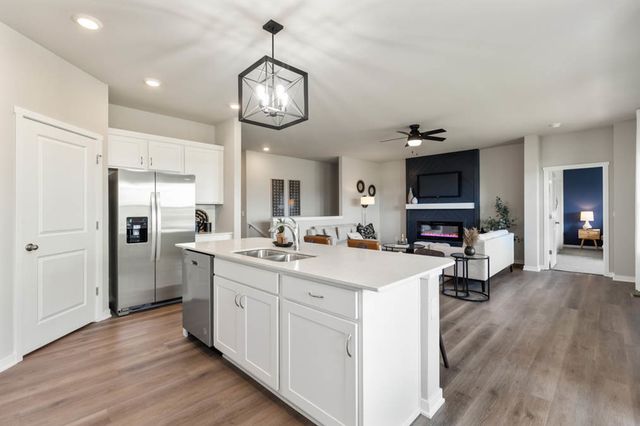 310 Astor Court, Elgin, IL 60124
