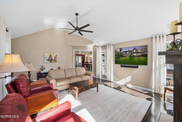 4652 Country Walk Lane, Sylvania, OH 43560