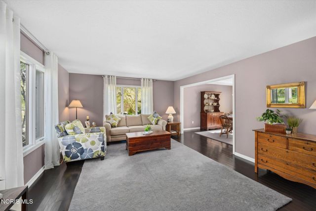 4652 Country Walk Lane, Sylvania, OH 43560