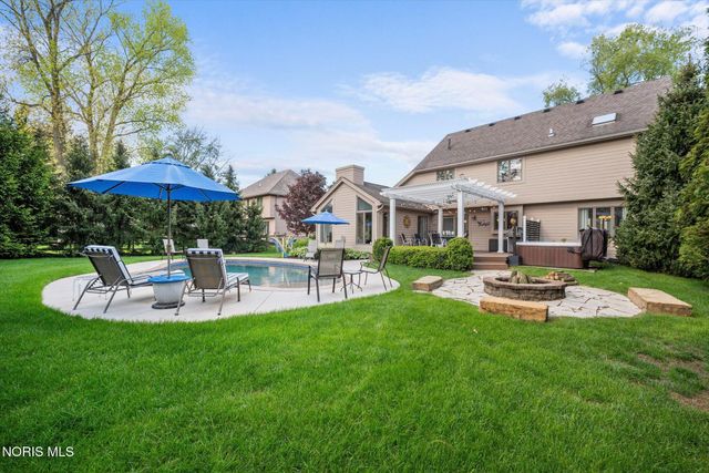 4652 Country Walk Lane, Sylvania, OH 43560