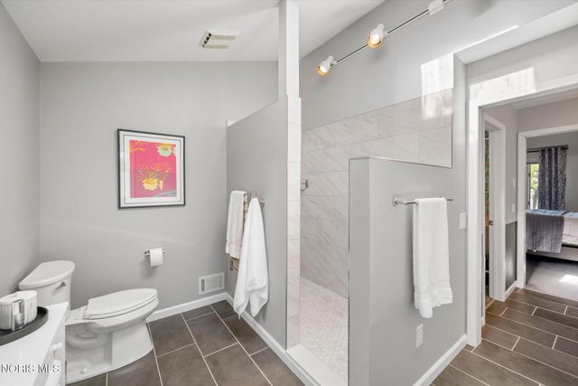 4652 Country Walk Lane, Sylvania, OH 43560