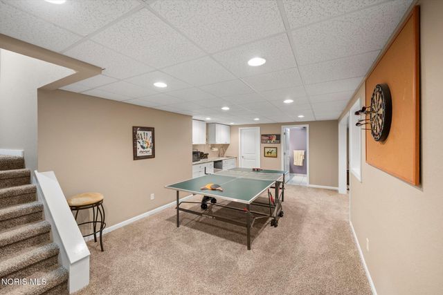 4652 Country Walk Lane, Sylvania, OH 43560