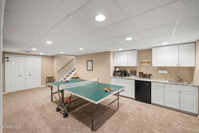 4652 Country Walk Lane, Sylvania, OH 43560