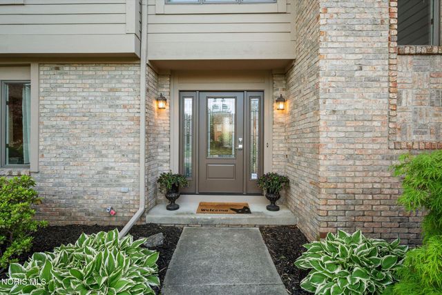 4652 Country Walk Lane, Sylvania, OH 43560
