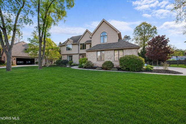 4652 Country Walk Lane, Sylvania, OH 43560