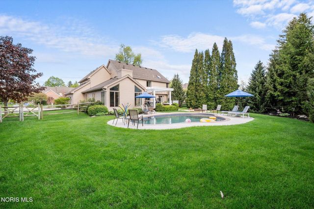 4652 Country Walk Lane, Sylvania, OH 43560