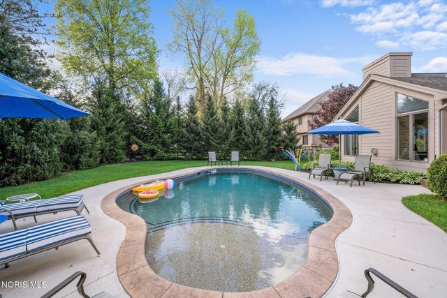 4652 Country Walk Lane, Sylvania, OH 43560