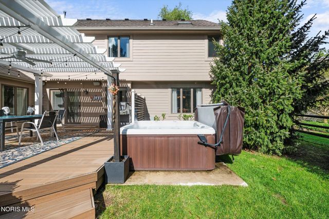 4652 Country Walk Lane, Sylvania, OH 43560