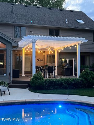 4652 Country Walk Lane, Sylvania, OH 43560