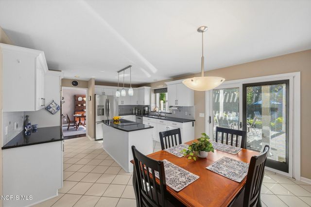 4652 Country Walk Lane, Sylvania, OH 43560