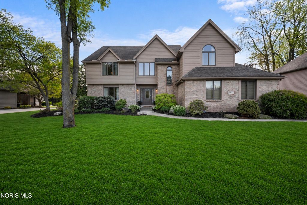 4652 Country Walk Lane, Sylvania, OH 43560